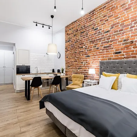 Attractive Oldtown Near Thetrain Station Apartment